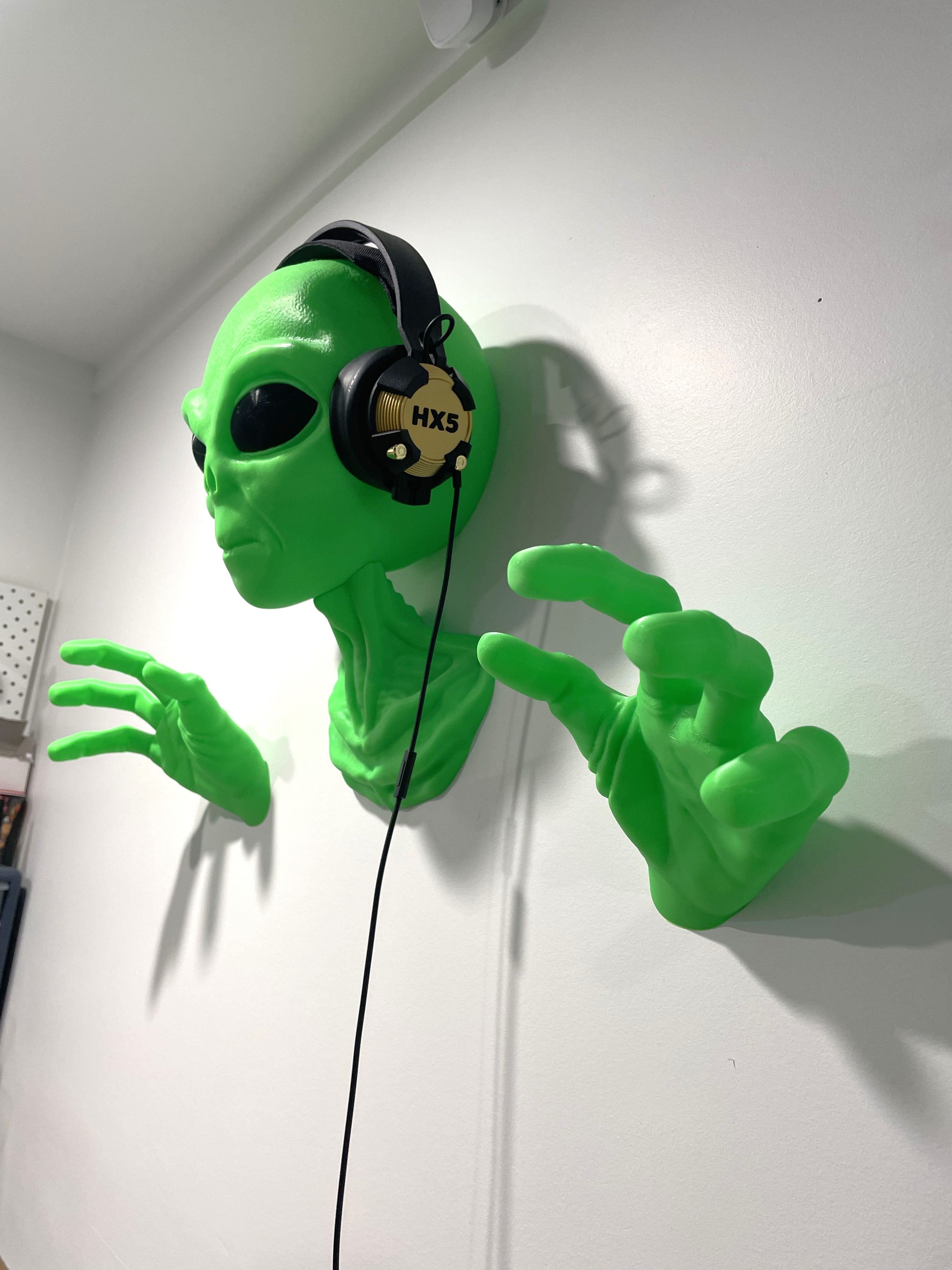 Wall-Mounted Alien Headphone Stand - An Otherworldly Abode for Your Tunes. Halloween collection. Personalized gift.