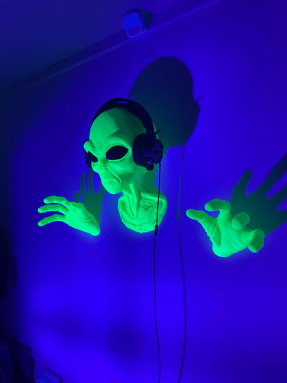 Wall-Mounted Alien Headphone Stand - An Otherworldly Abode for Your Tunes. Halloween collection. Personalized gift.